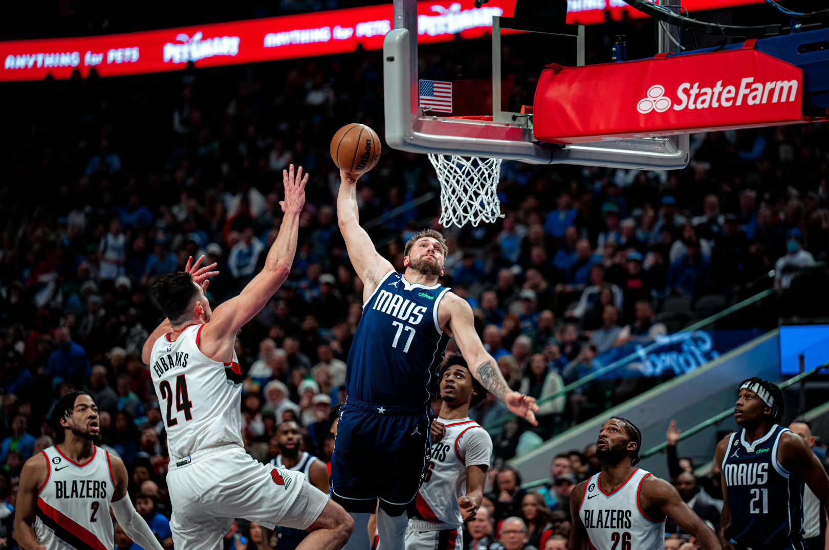 XINGKONG-Ning意外战胜独行侠，重返赛场引爆全场！全场沸腾不已(湖人vs独行侠全场回放国语)