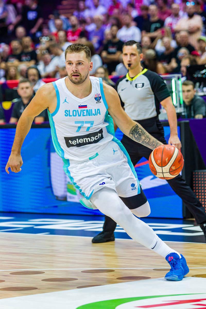 东契奇在快船比赛中赛况扑朔迷离,逆转引发热议!的简单介绍 东契奇在快船比赛中赛况扑朔迷离,逆转引发热议!的简单介绍