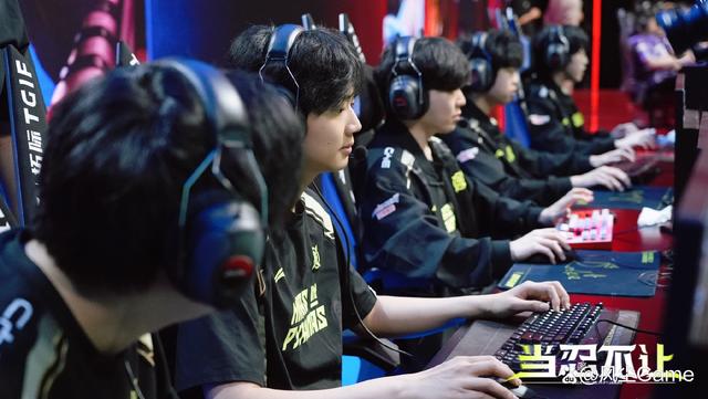 Faker爆冷击败老鹰，出色防守引爆全场！的简单介绍